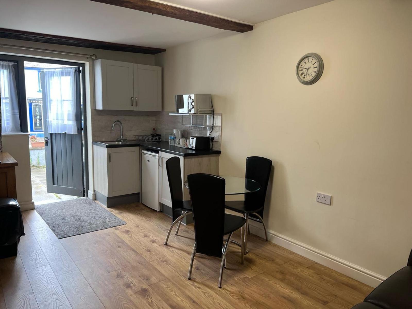 The Crown Hotel Corwen Εξωτερικό φωτογραφία