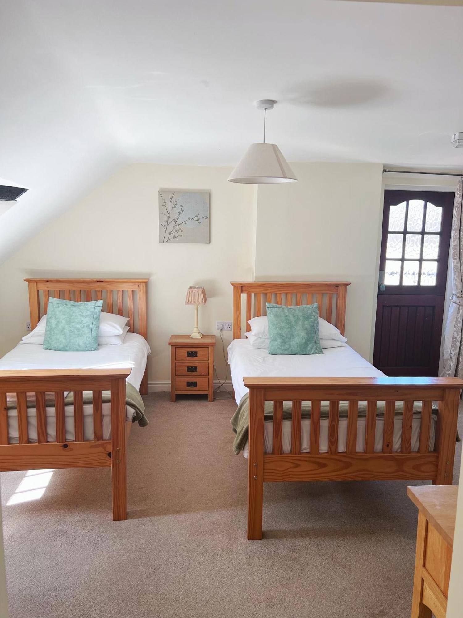 The Crown Hotel Corwen Εξωτερικό φωτογραφία