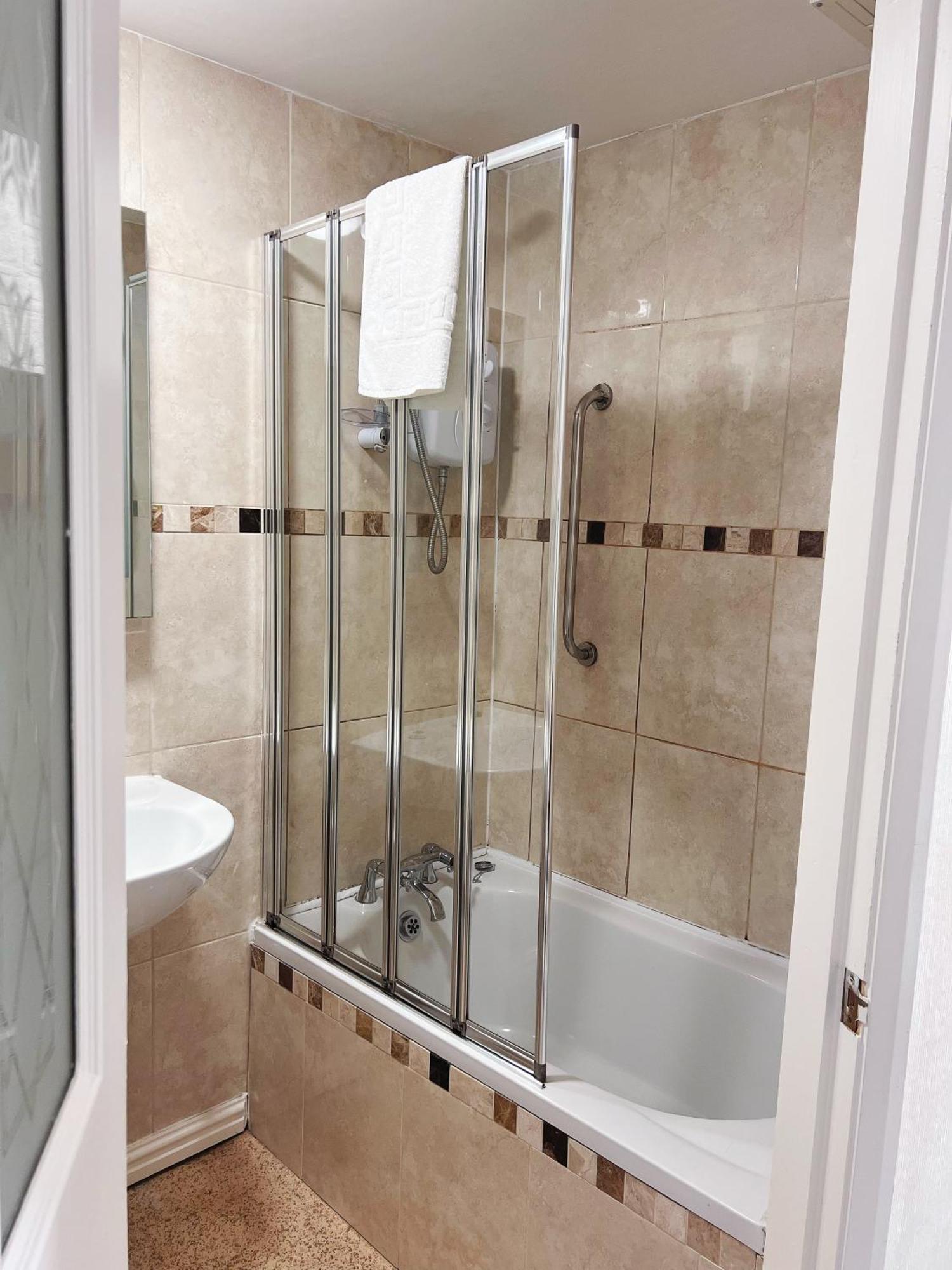 The Crown Hotel Corwen Εξωτερικό φωτογραφία