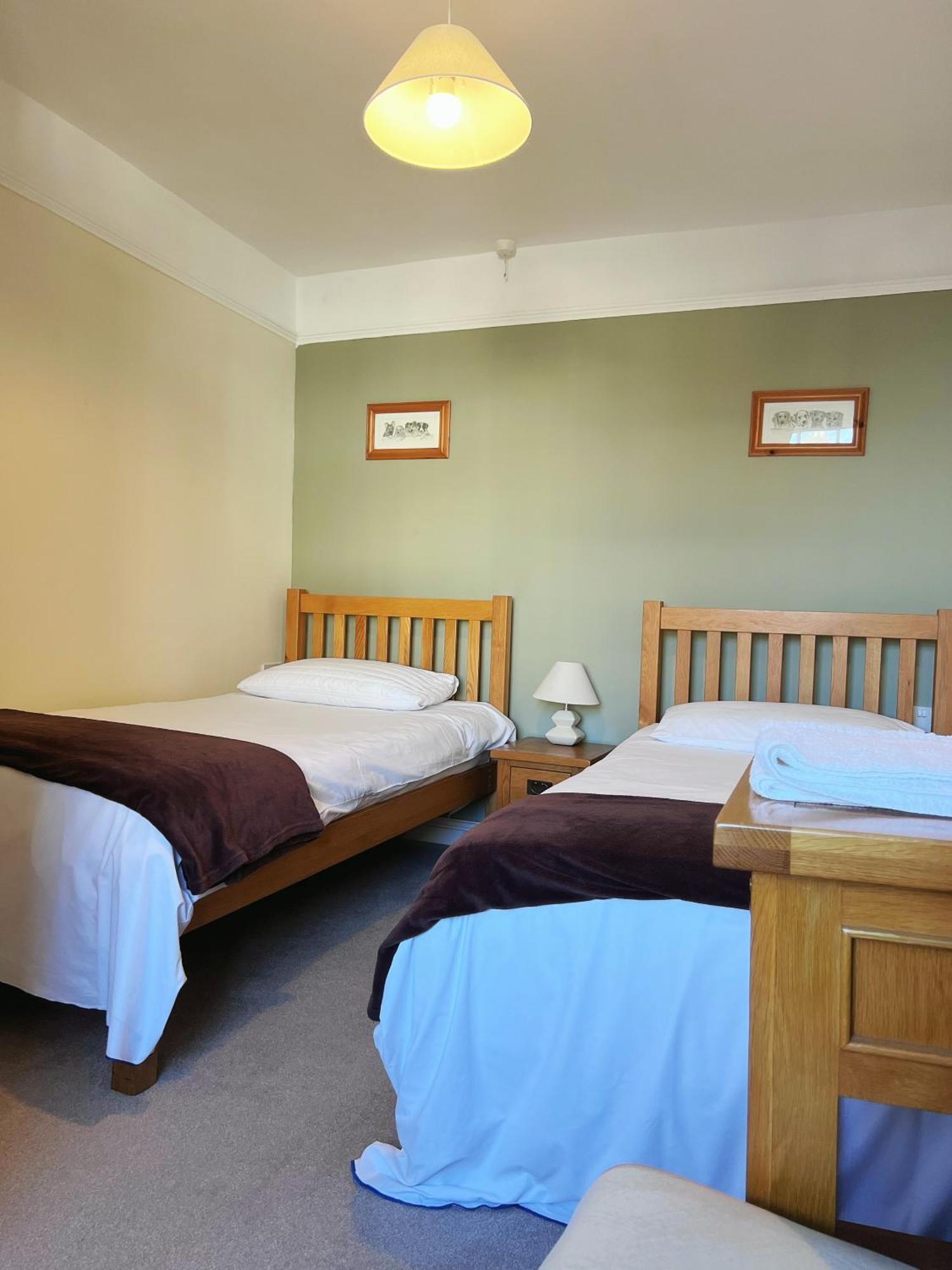 The Crown Hotel Corwen Εξωτερικό φωτογραφία