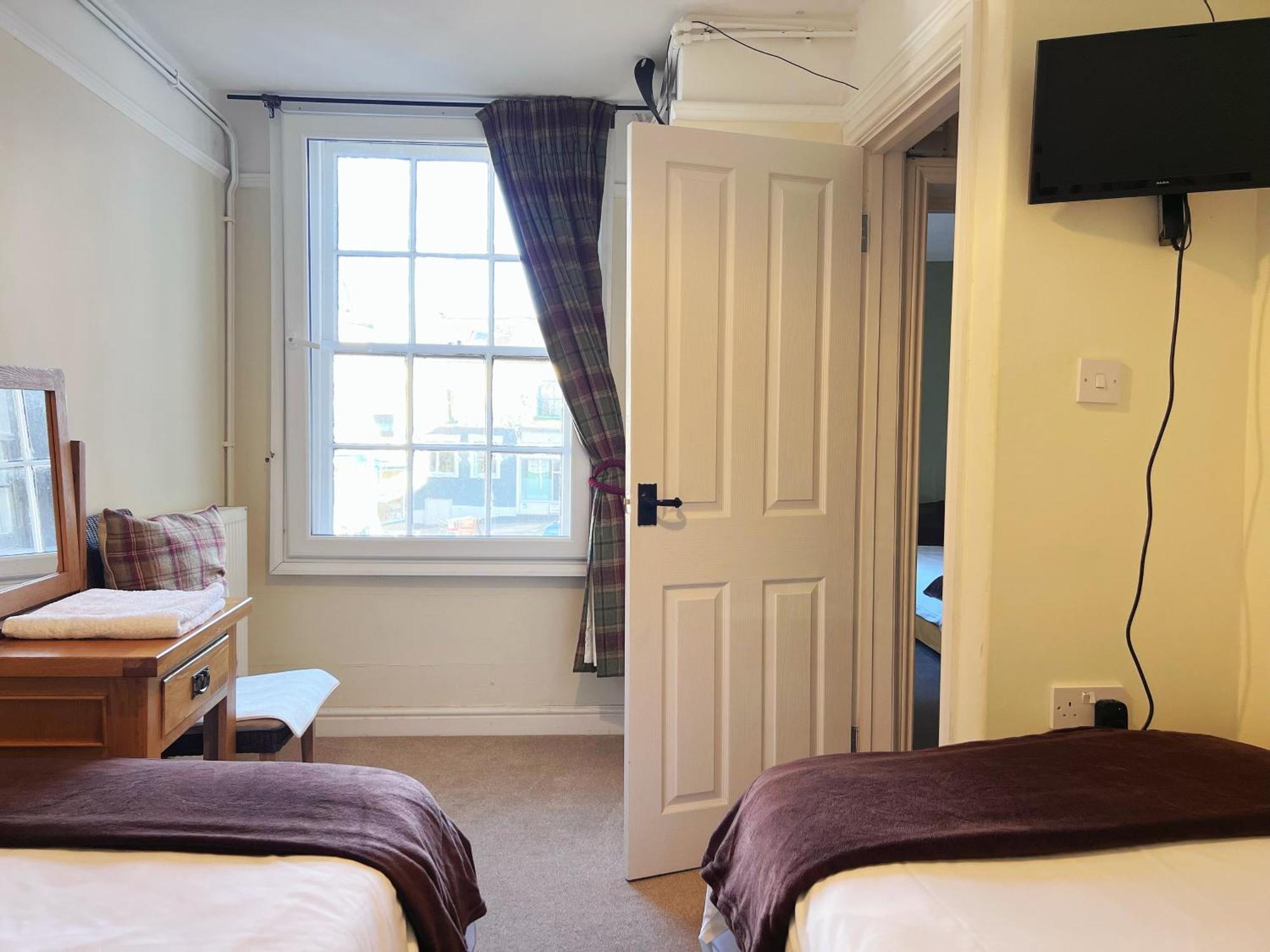 The Crown Hotel Corwen Εξωτερικό φωτογραφία