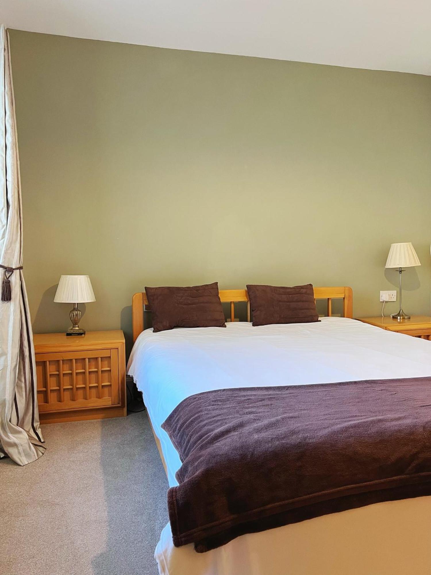 The Crown Hotel Corwen Εξωτερικό φωτογραφία